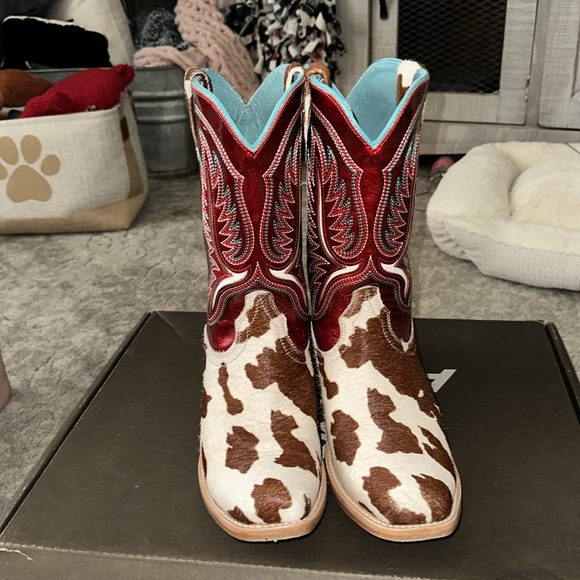 Ariat Western Boots with Cow Print and Vibrant Accents - Picture 2 of 8